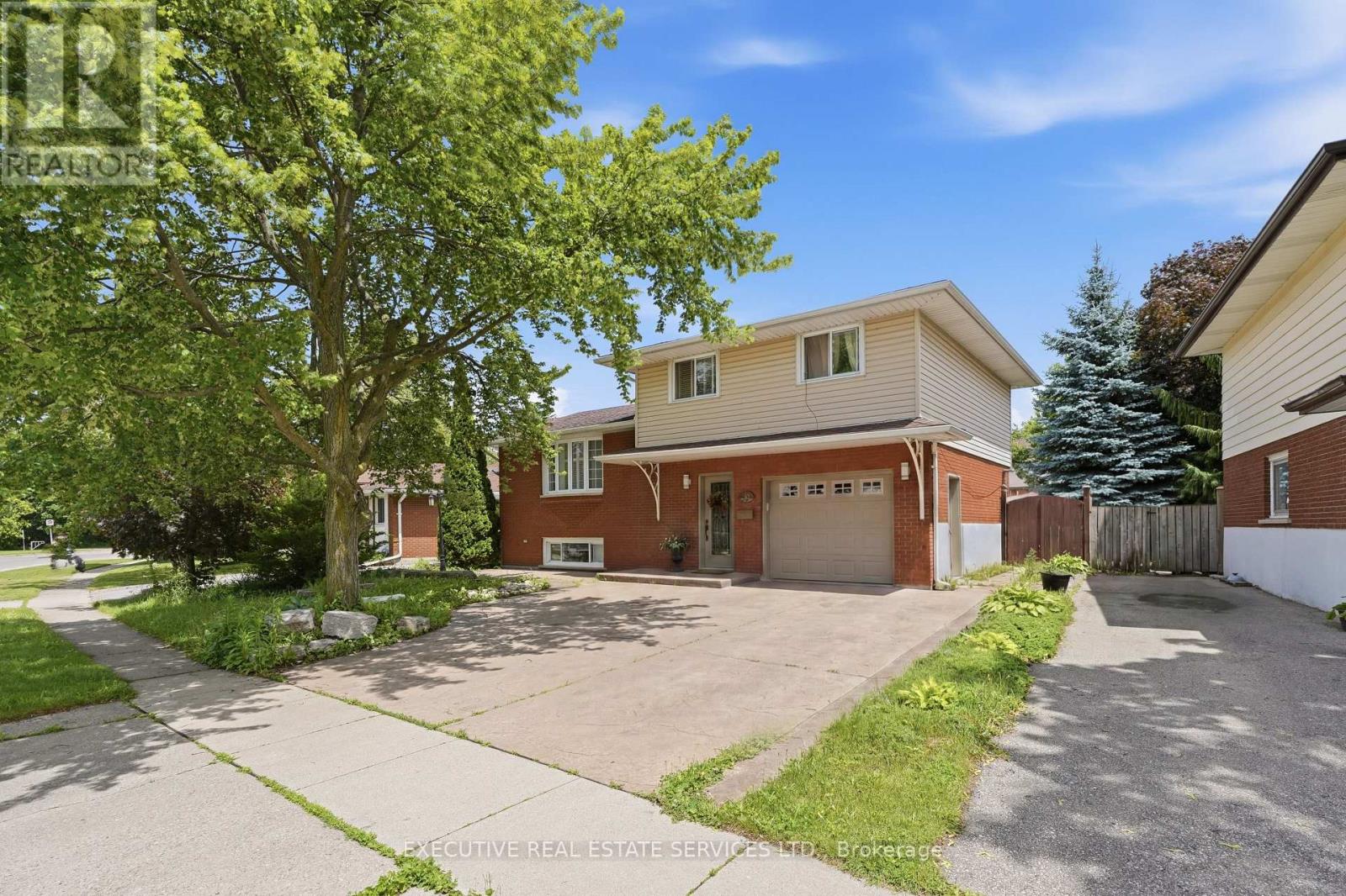 207 CHRISTOPHER DRIVE