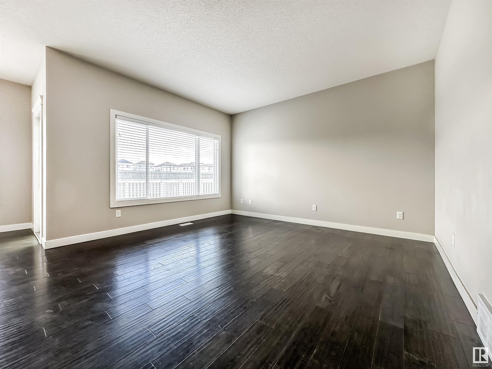 2804 16 AV NW