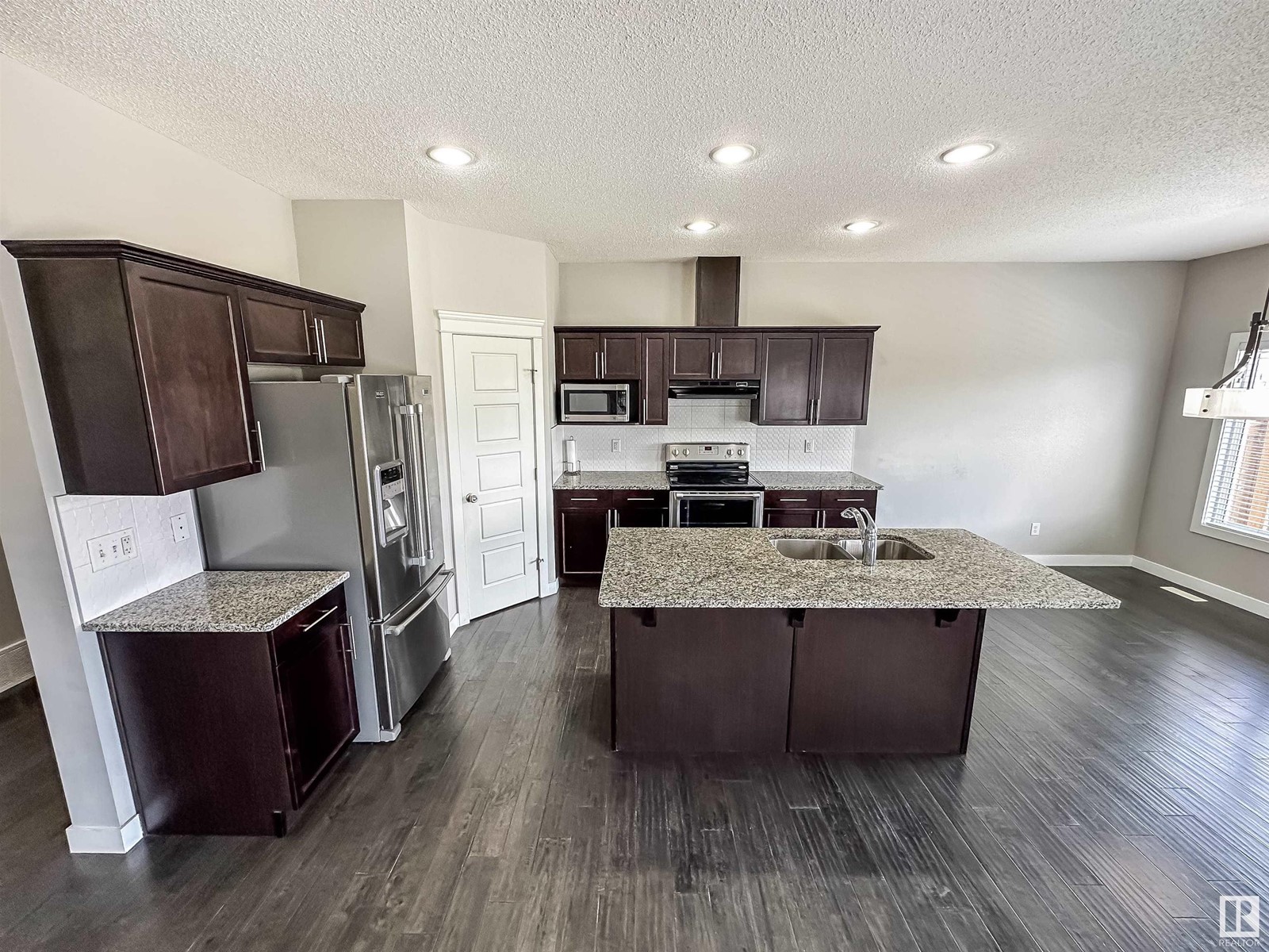 2804 16 AV NW