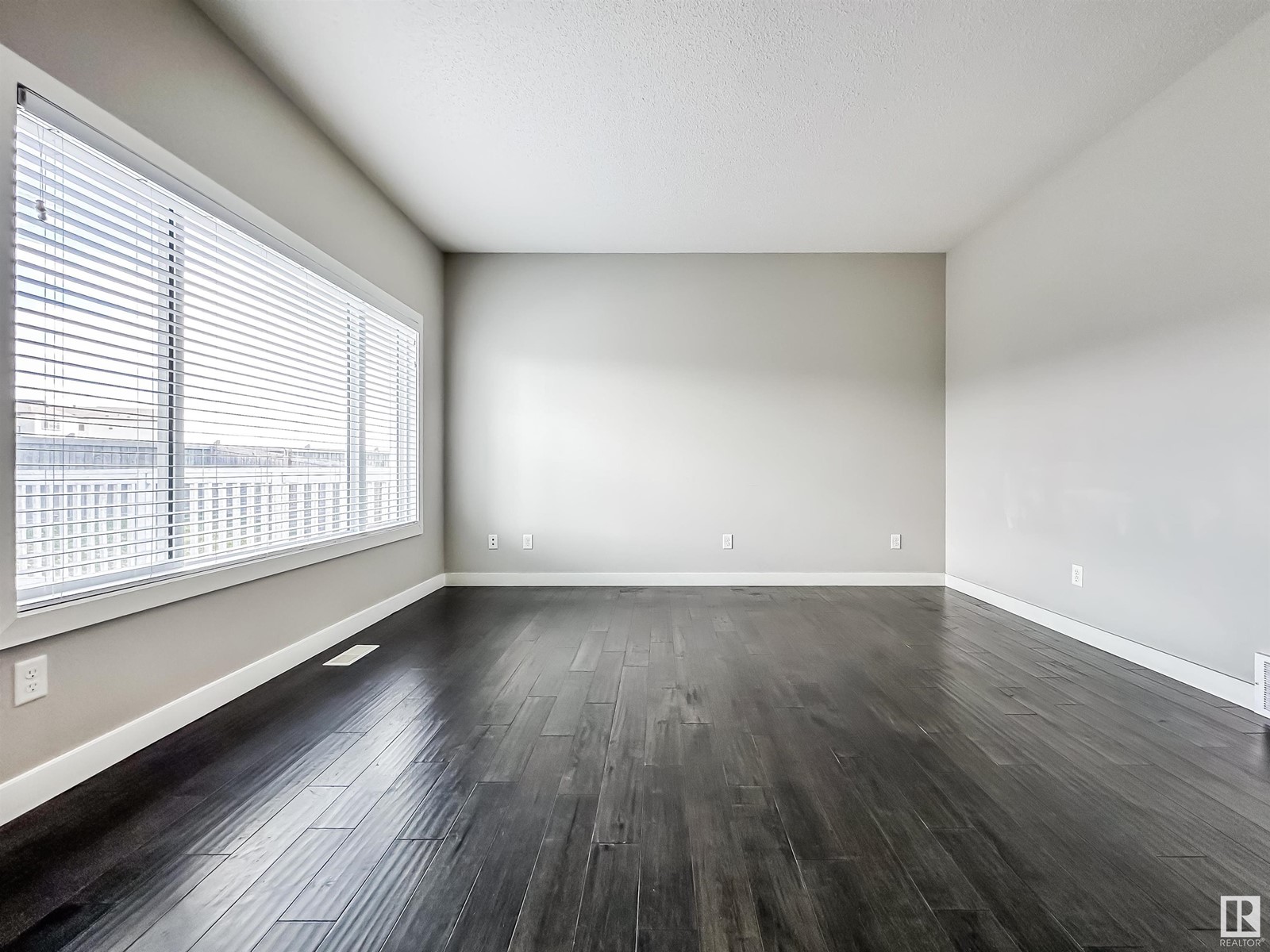 2804 16 AV NW