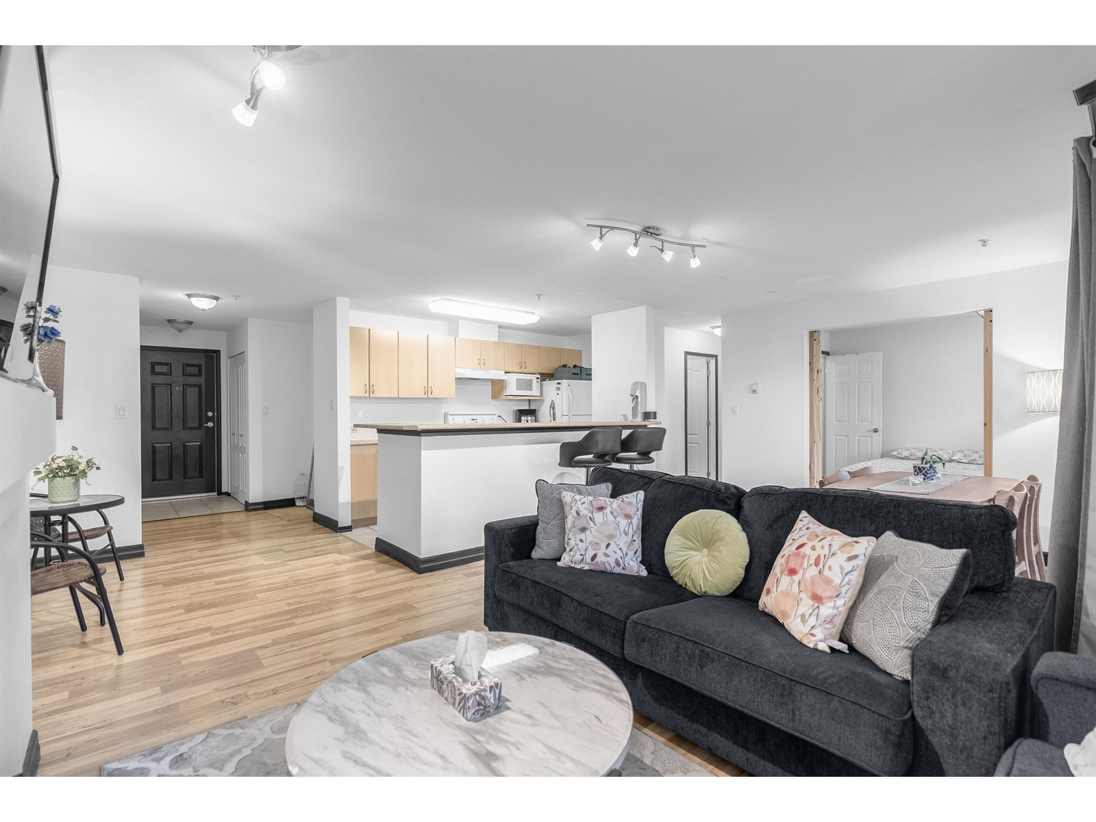 201 15220 GUILDFORD DRIVE