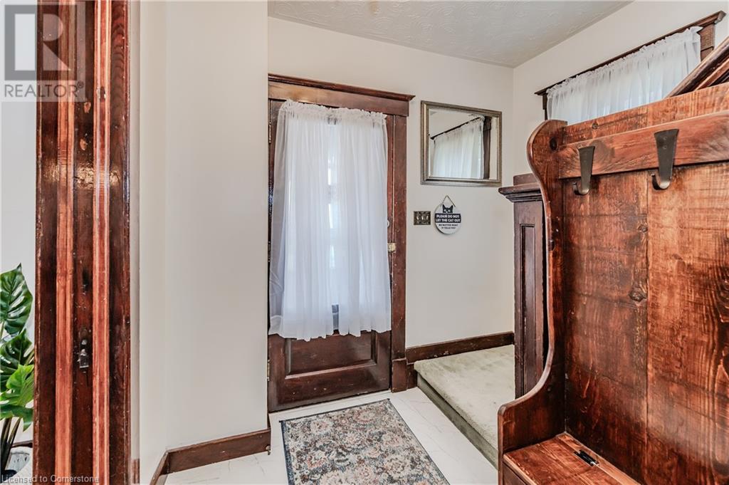 51 CEDAR Street N