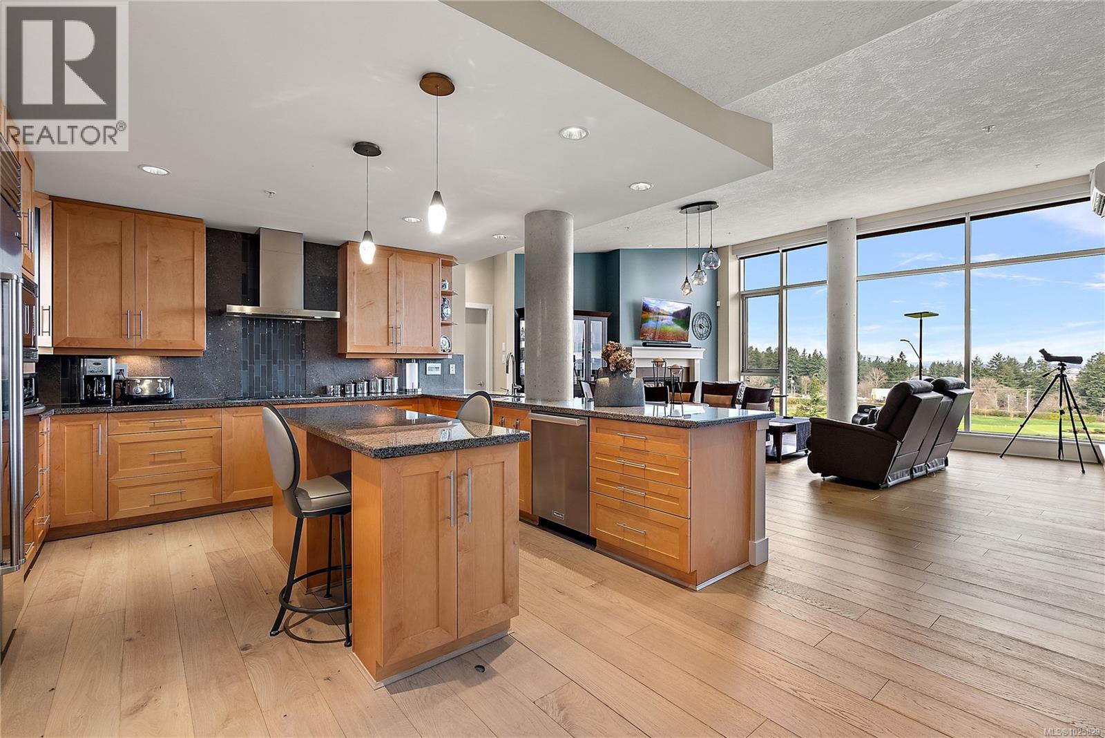 603 5332 Sayward Hill Cres