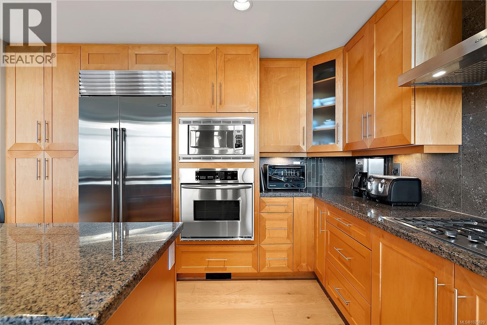 603 5332 Sayward Hill Cres