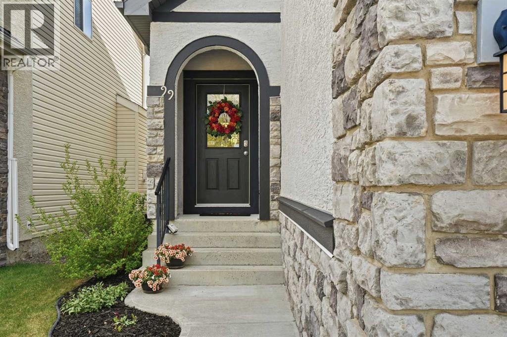 99 Aspen Hills Close SW