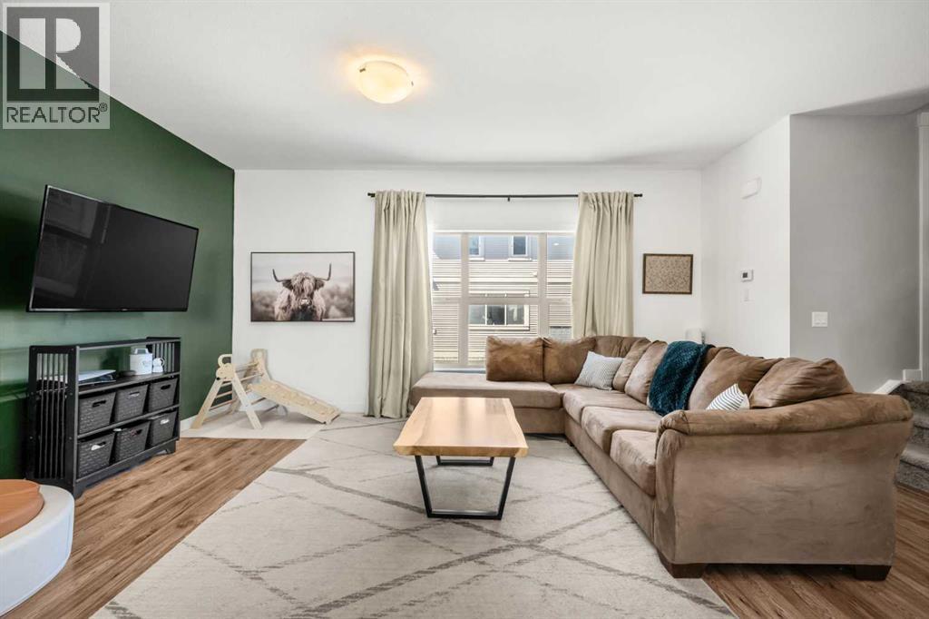 901, 32 Horseshoe Crescent