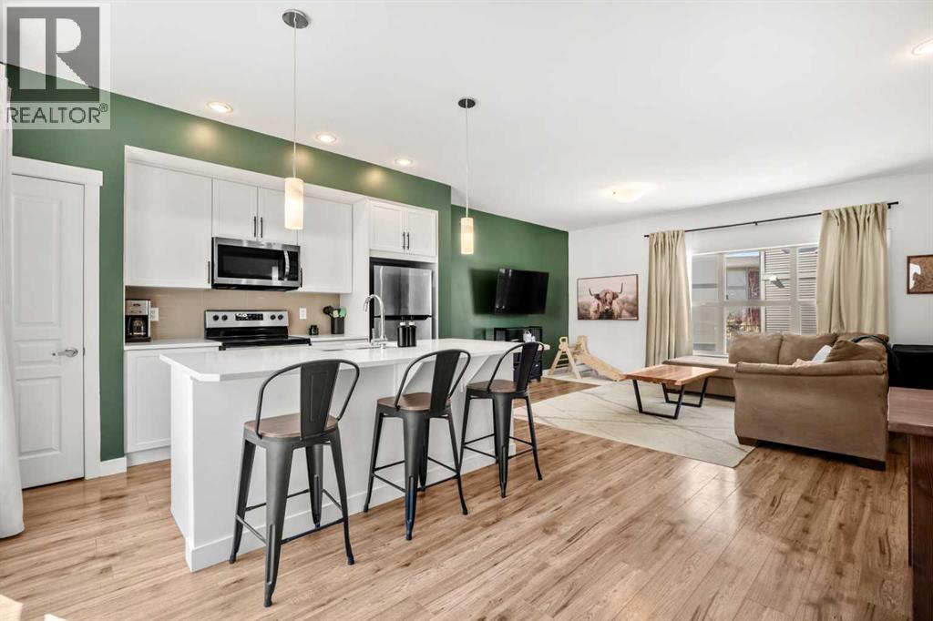 901, 32 Horseshoe Crescent