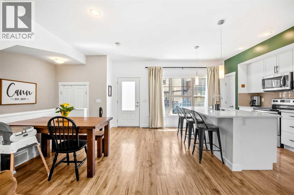 901, 32 Horseshoe Crescent