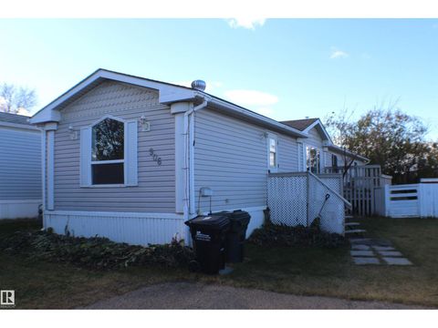 906 Jubilee CL Sherwood Park AB T8H2G3
