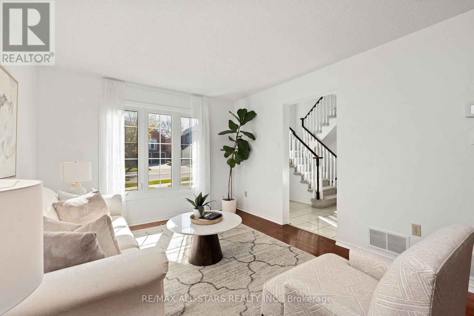 83 JOHN STIVER CRESCENT