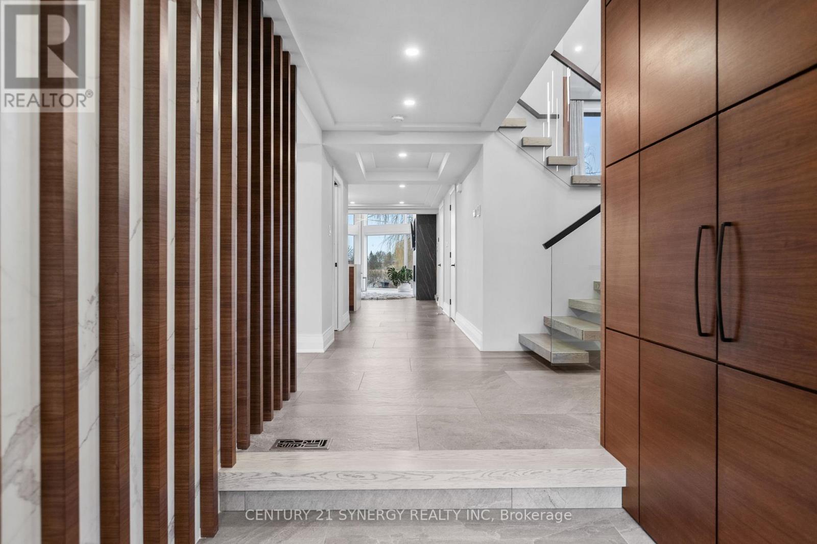 2318/2316 SUMMERSIDE DRIVE