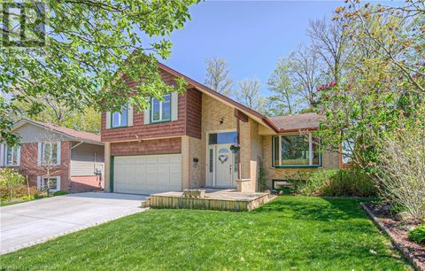 215 SOUTHWOOD Drive Kitchener ON N2E2B2