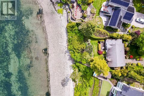 8441 Lochside Dr Central Saanich BC V8M1T9