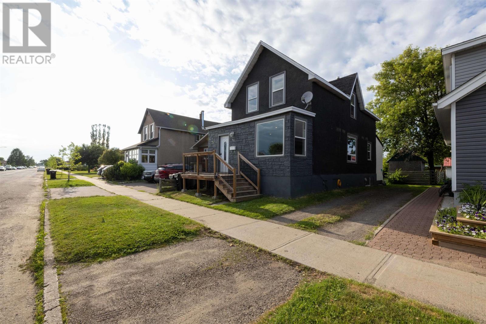 513 Christina ST E