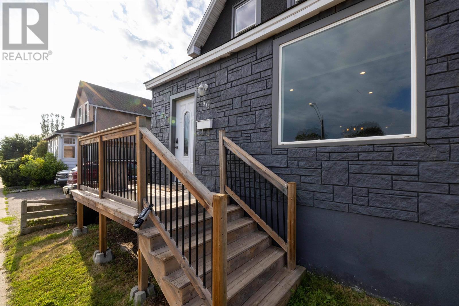 513 Christina ST E