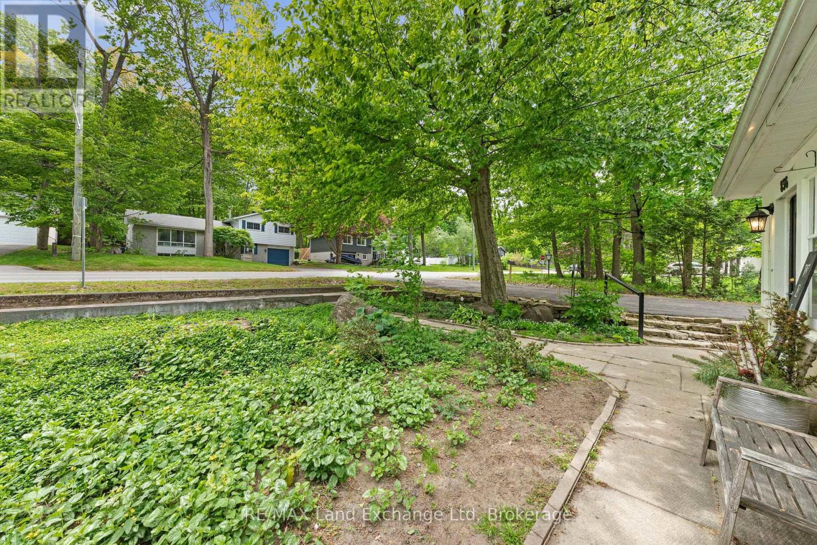 836 VICTORIA STREET