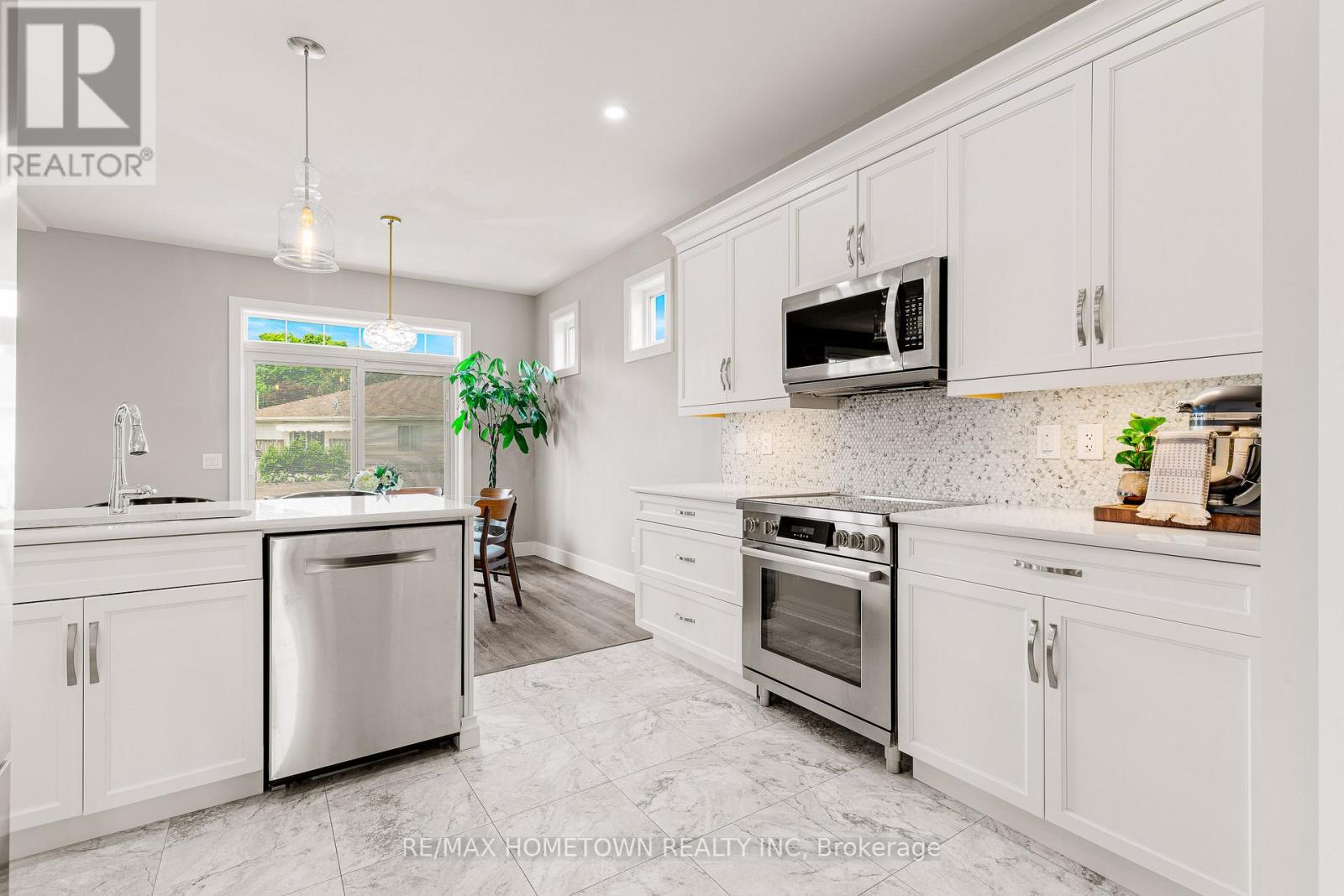 138 WILDWOOD CRESCENT