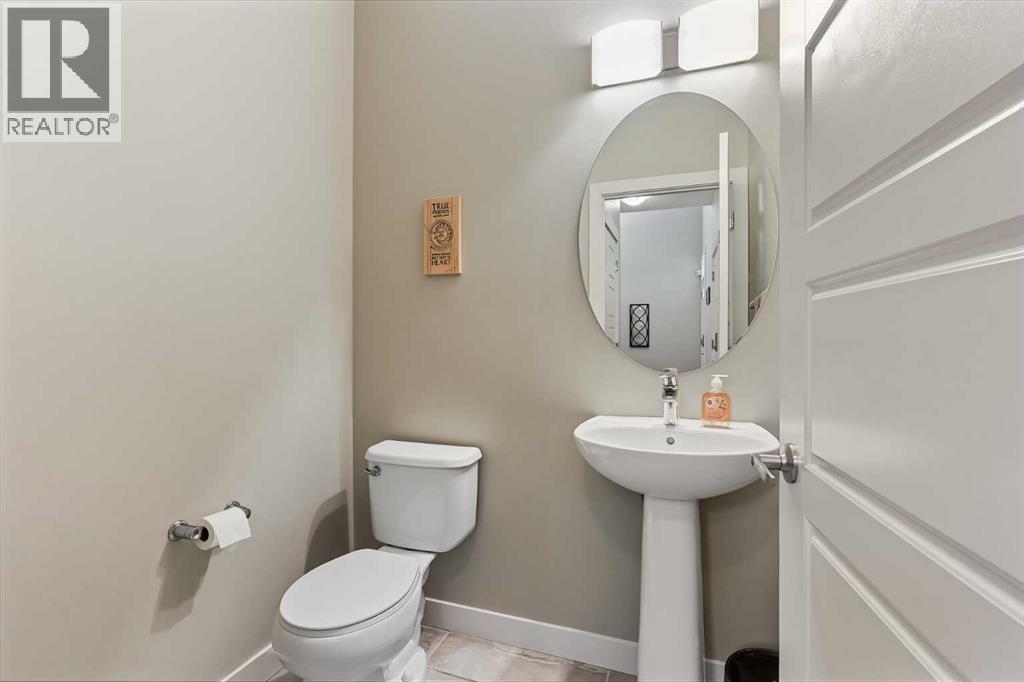 622 Moonlight Lane W