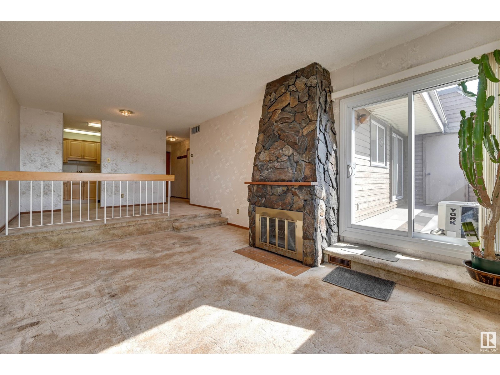 #416 2904 139 AV NW