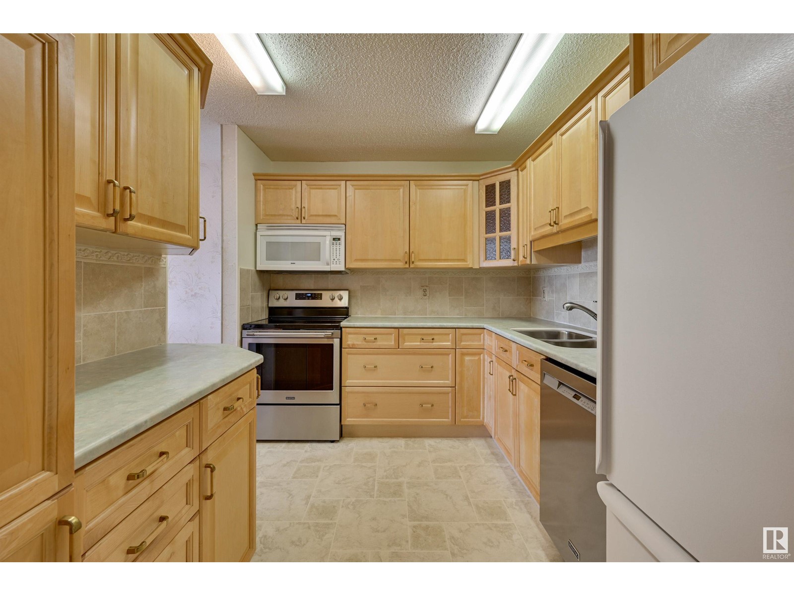 #416 2904 139 AV NW