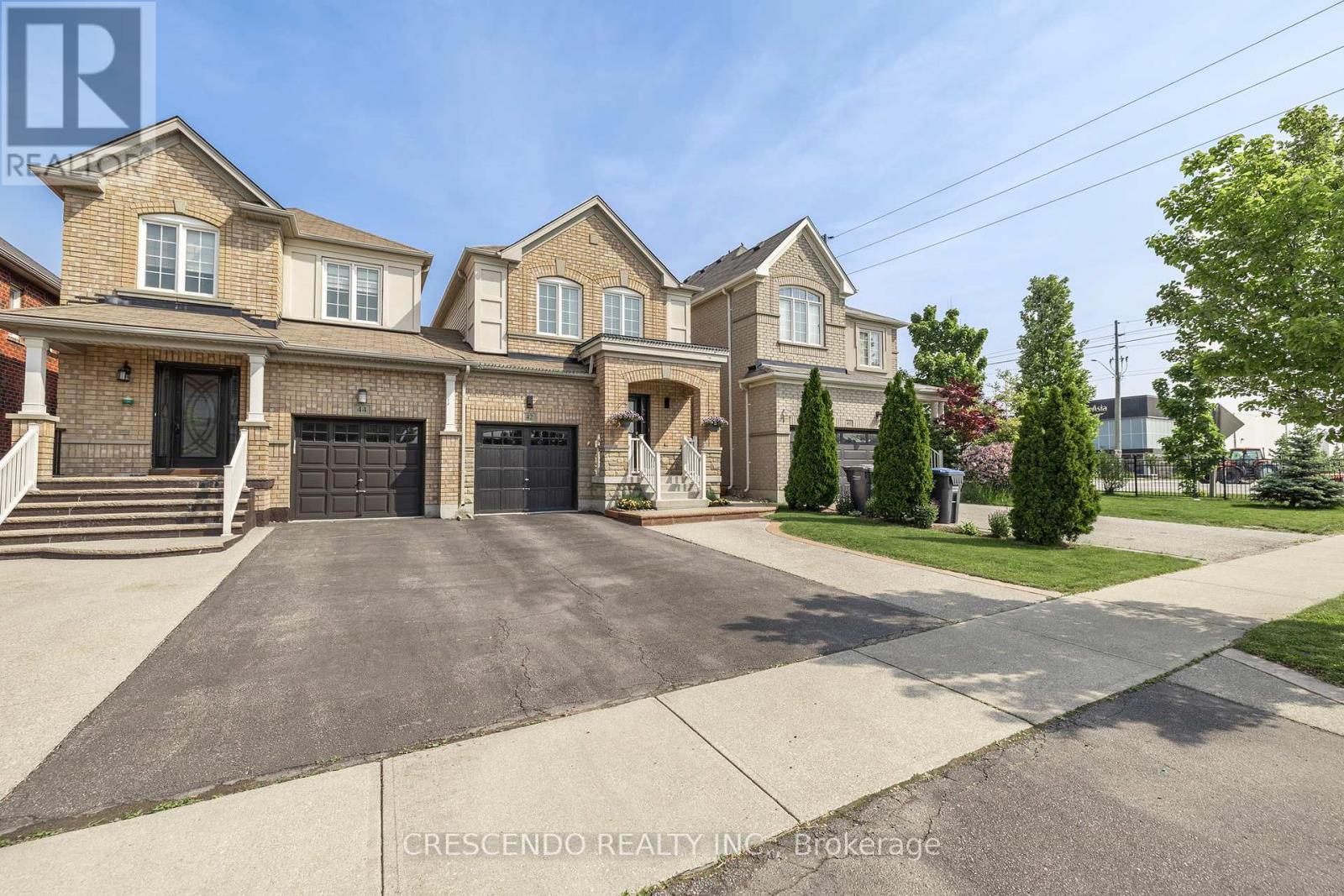 42 NAPOLEON CRESCENT