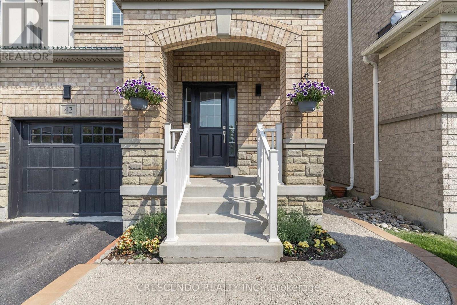42 NAPOLEON CRESCENT