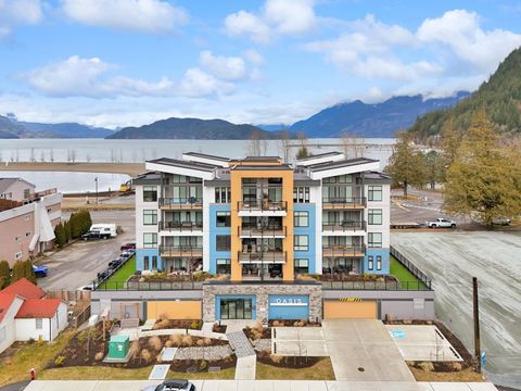207 470 ESPLANADE AVENUE|Harrison Hot Springs Harrison Hot Springs BC V0M1K0