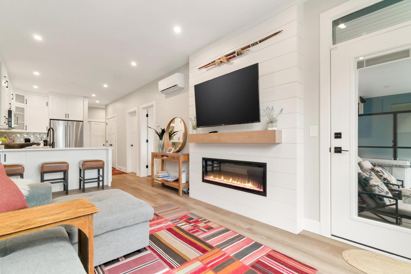 207 470 ESPLANADE AVENUE|Harrison Hot Springs