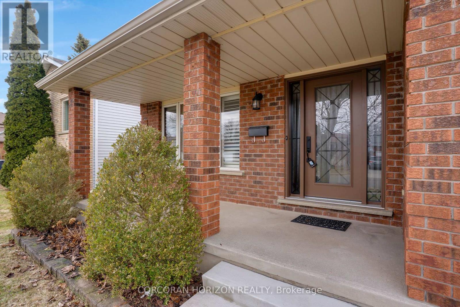 35 SOUTHVIEW CRESCENT