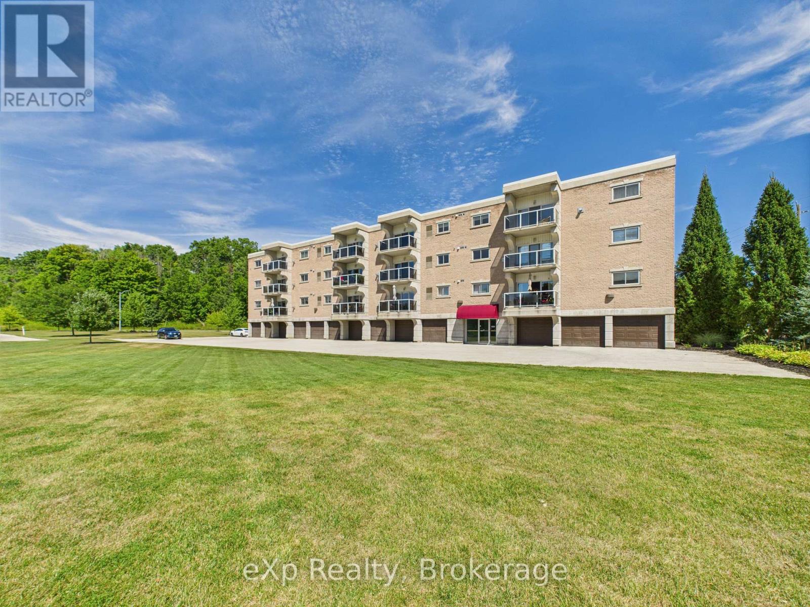 202 - 85 WILLIAM STREET N