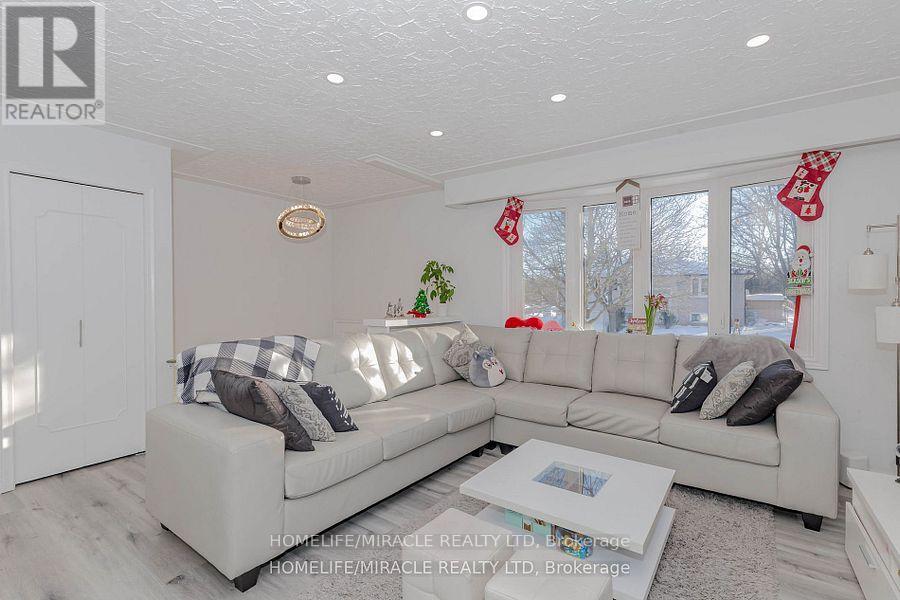 512 GLENDENE CRESCENT