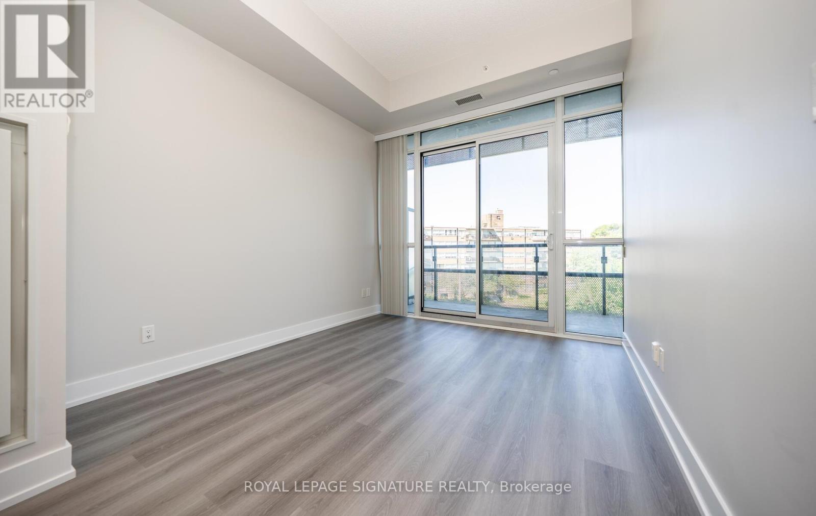 406 - 99 THE DONWAY W