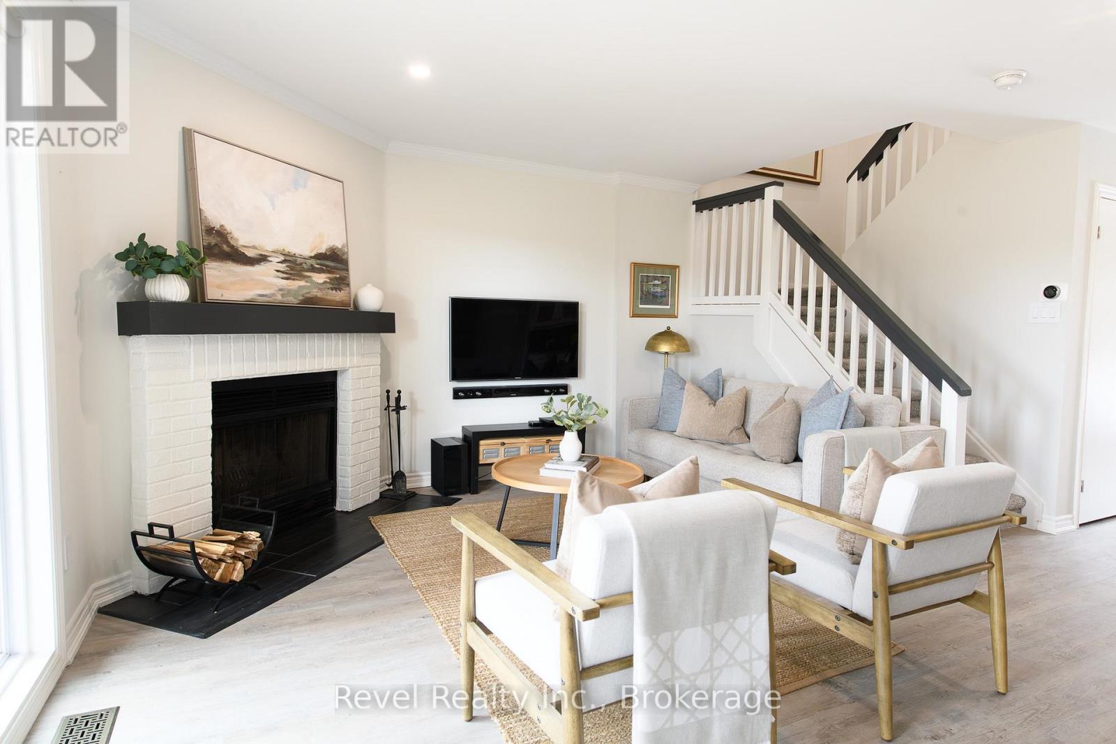 58 - 145 FAIRWAY CRESCENT