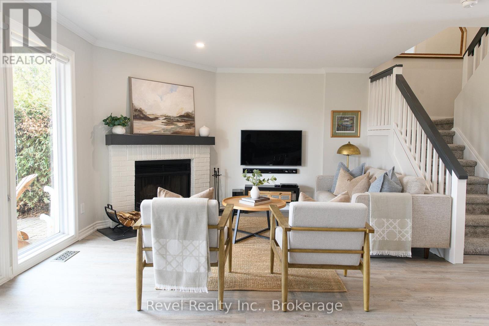 58 - 145 FAIRWAY CRESCENT