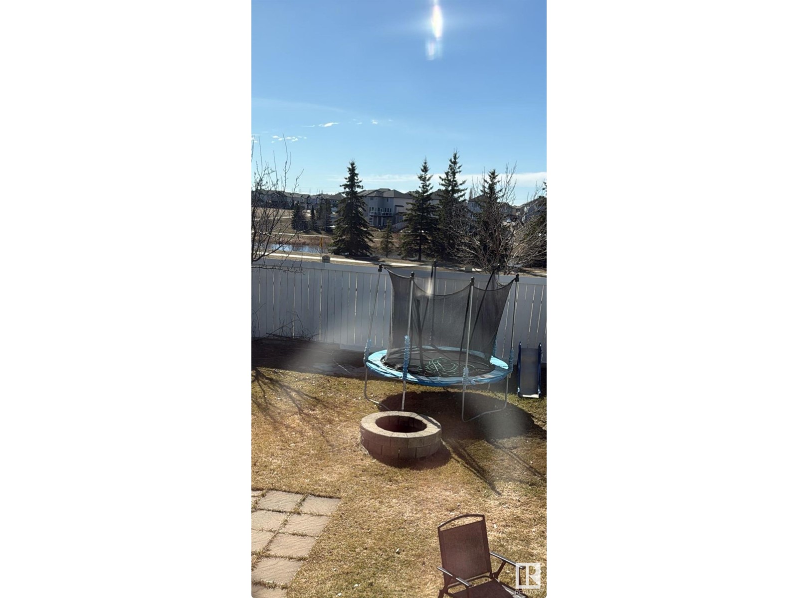 3343 24 AV NW