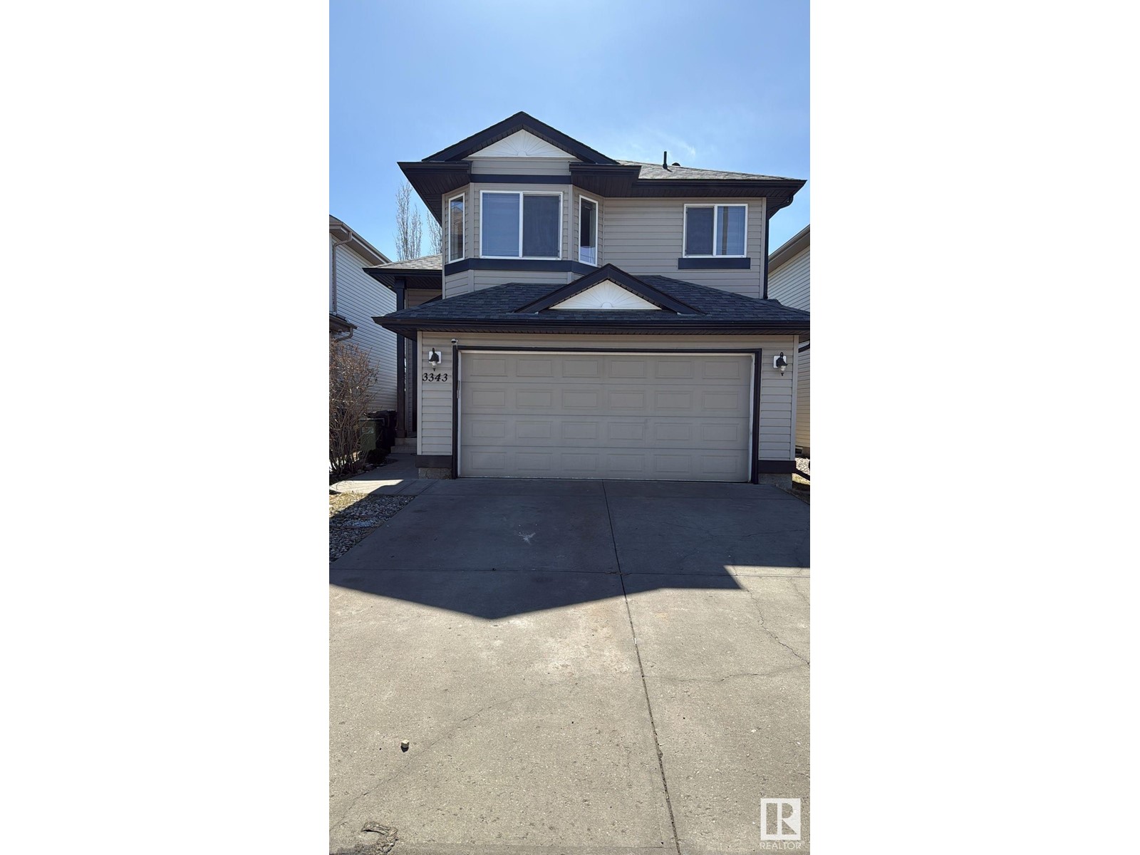 3343 24 AV NW