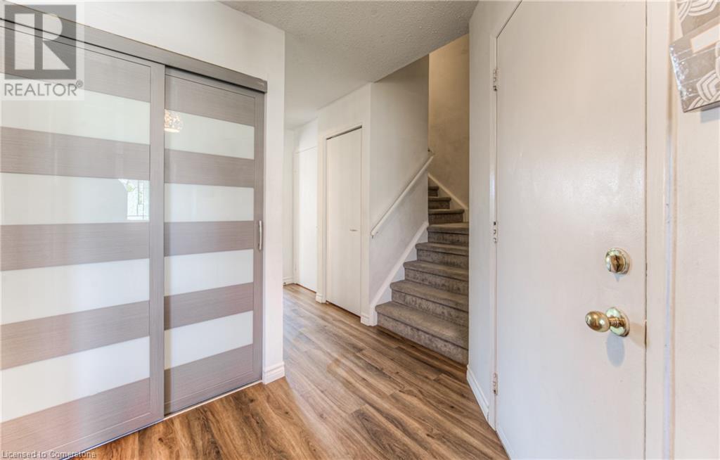 375 KINGSCOURT Drive Unit# 21