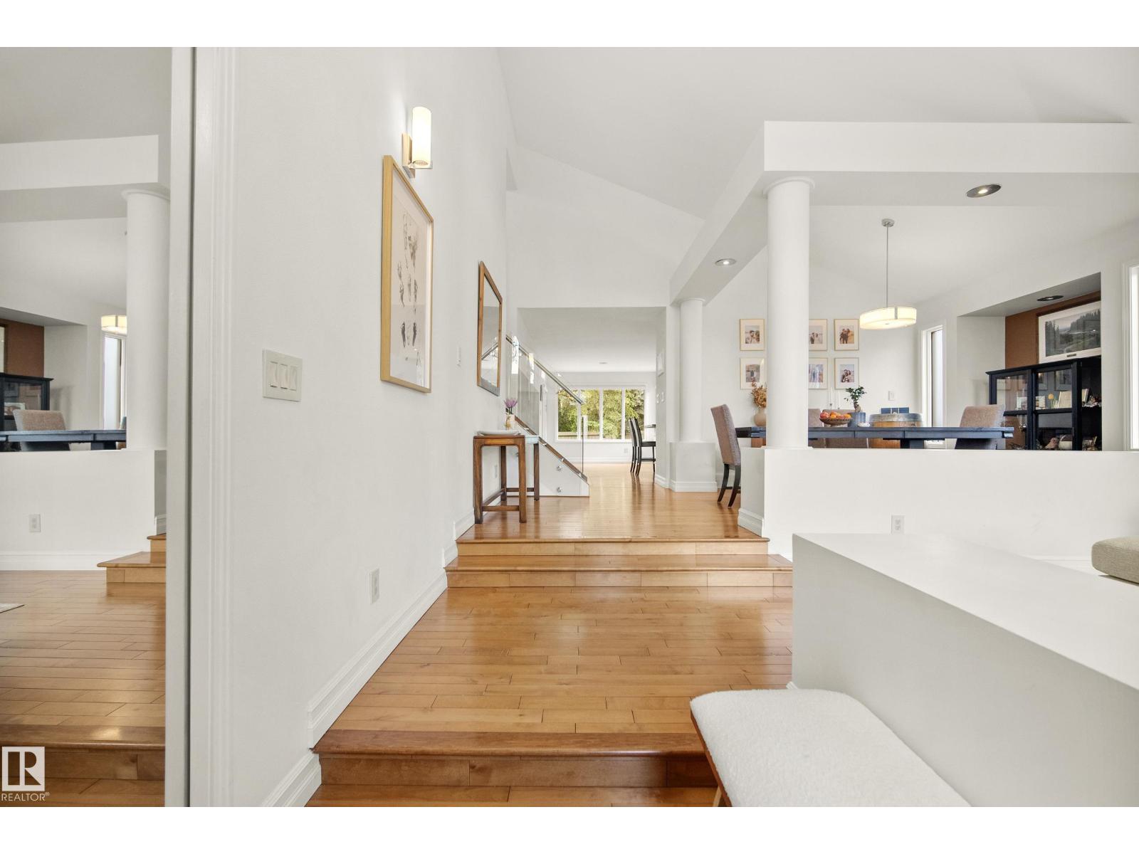 11256 10 AV NW