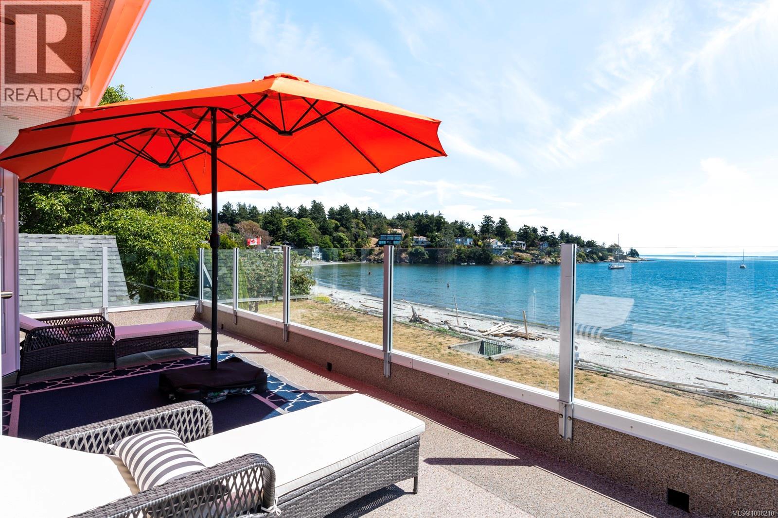 3905B Cadboro Bay Rd