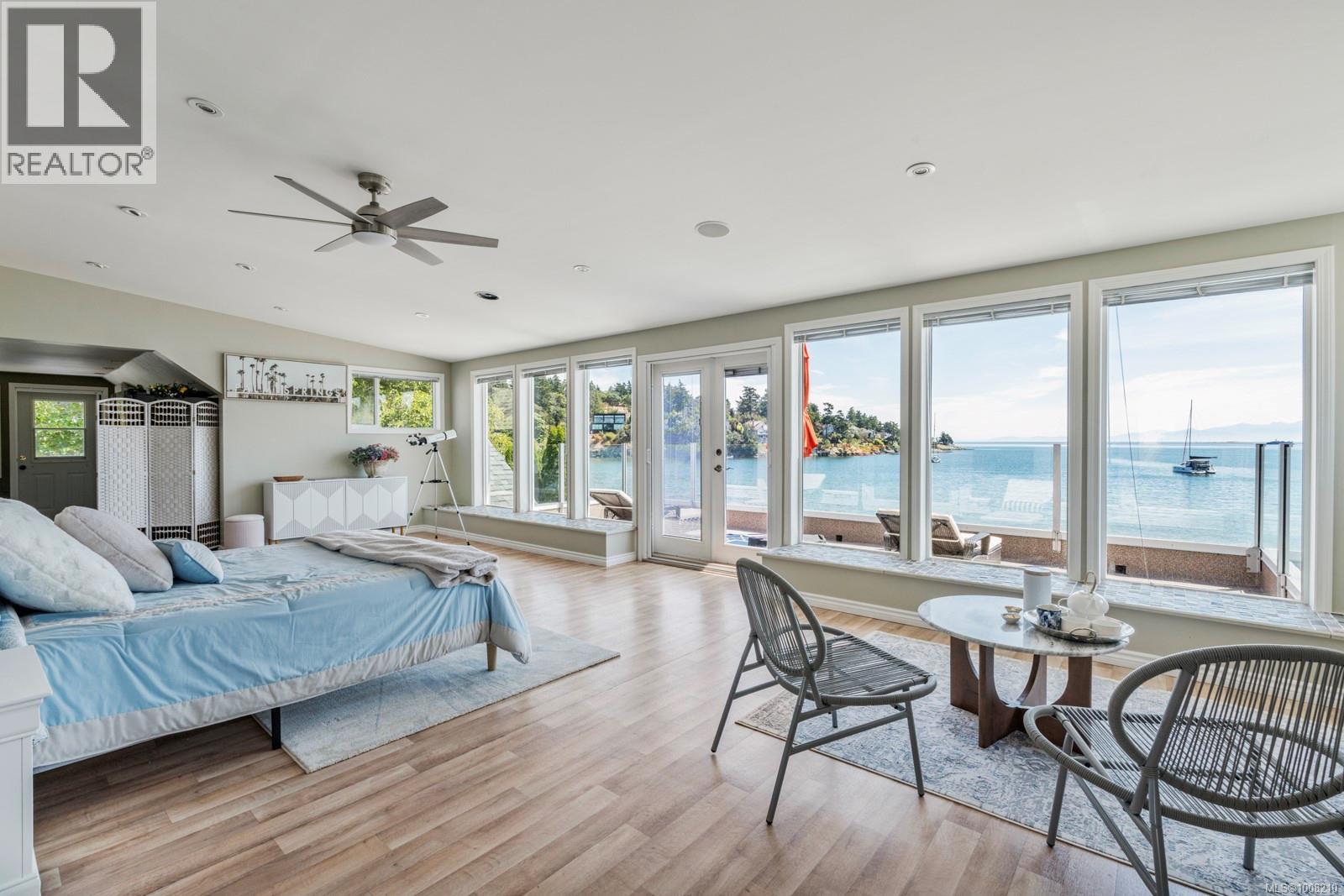 3905B Cadboro Bay Rd