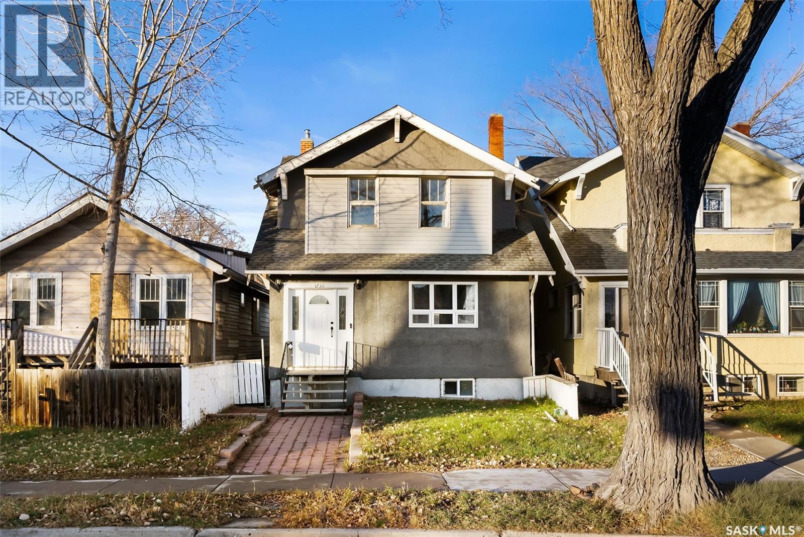 1230 Victoria AVENUE