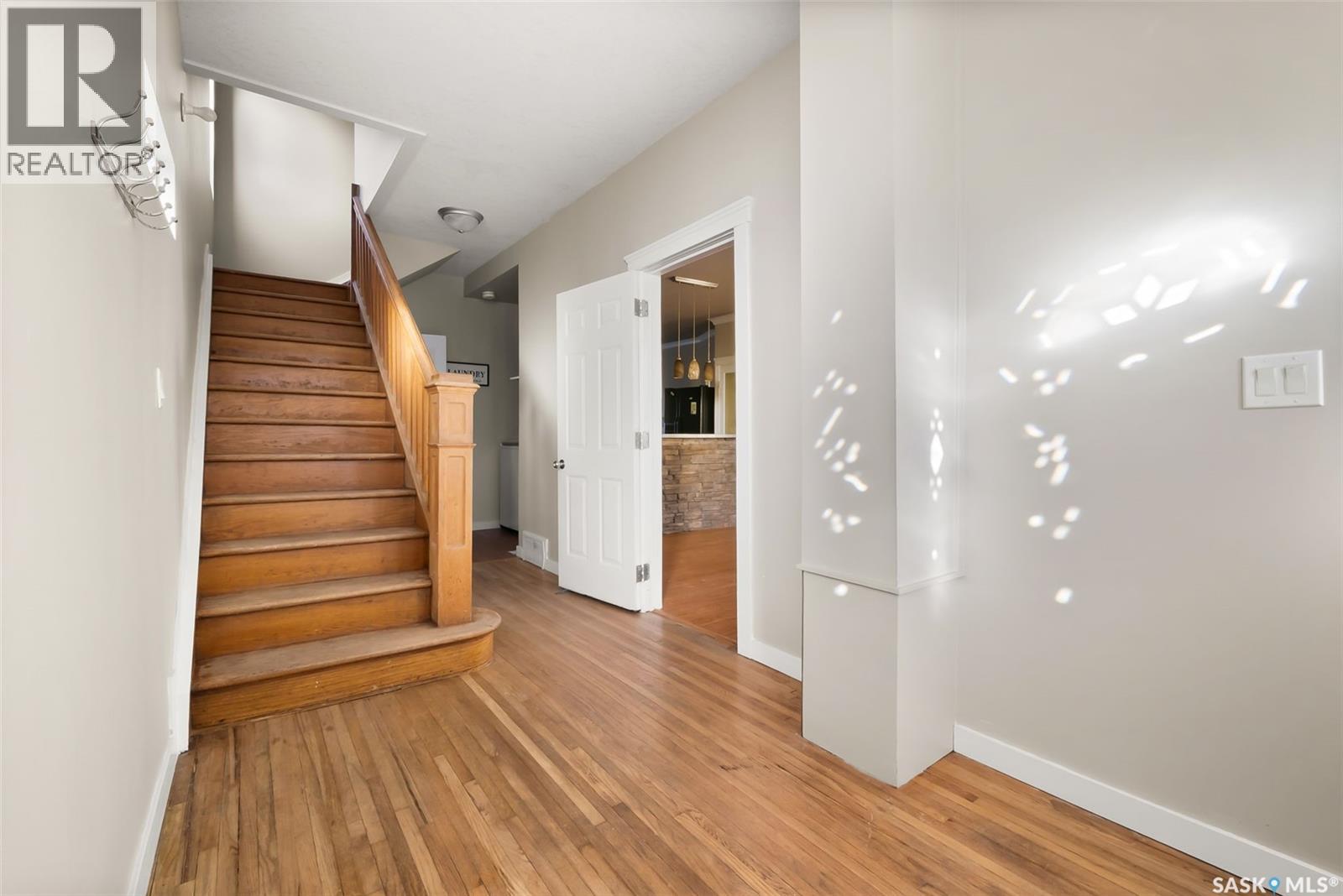 1230 Victoria AVENUE