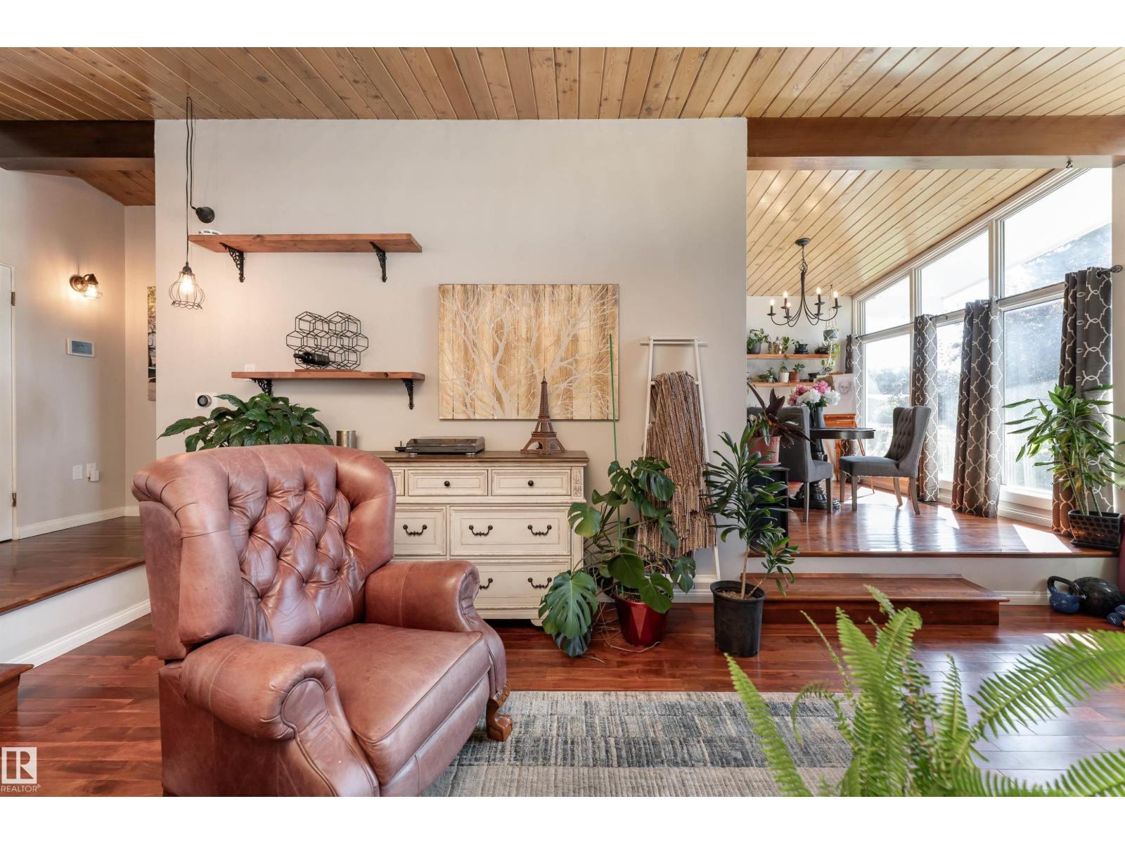 6004 102 AV NW