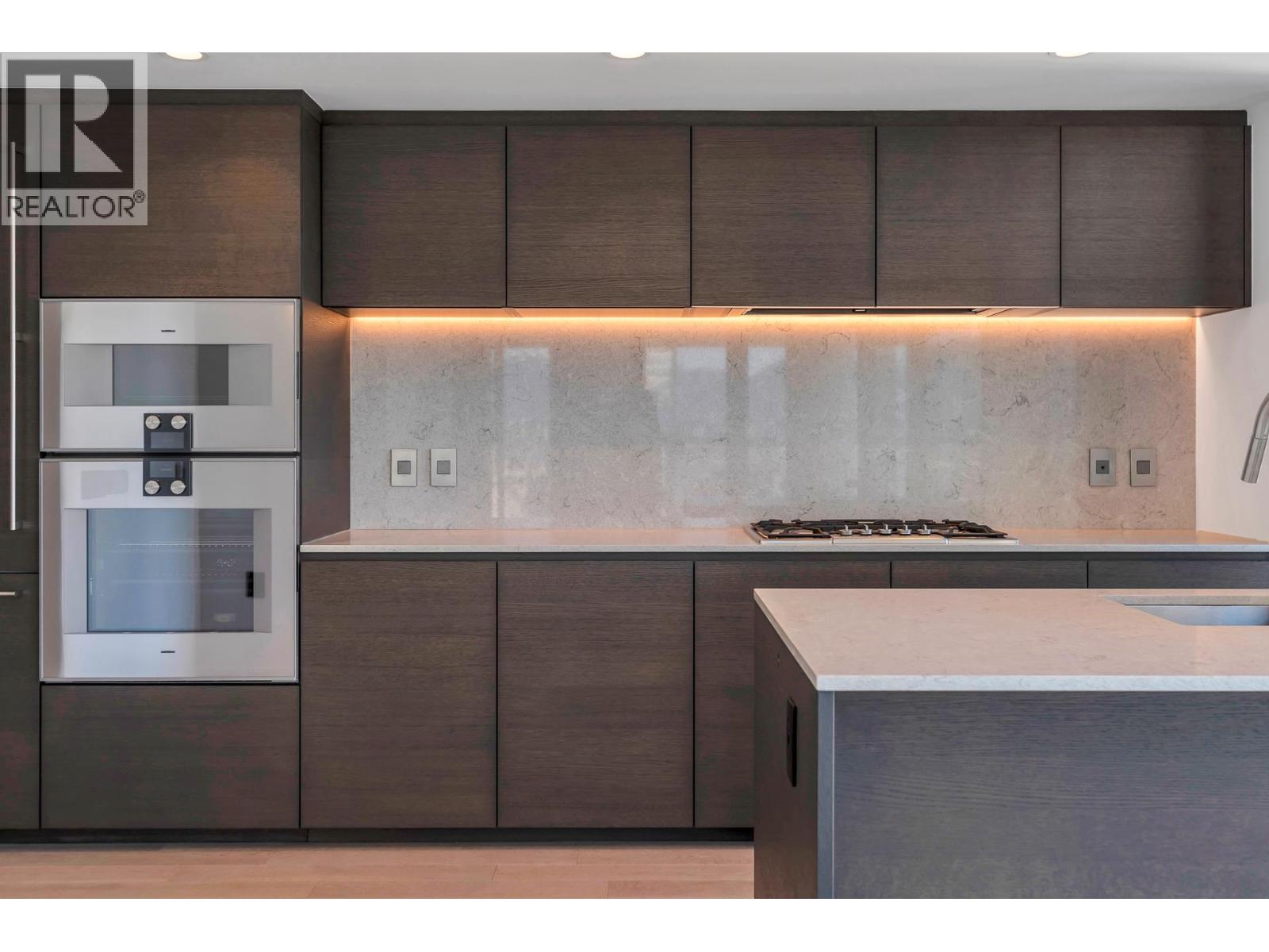 1303 1408 ROBSON STREET