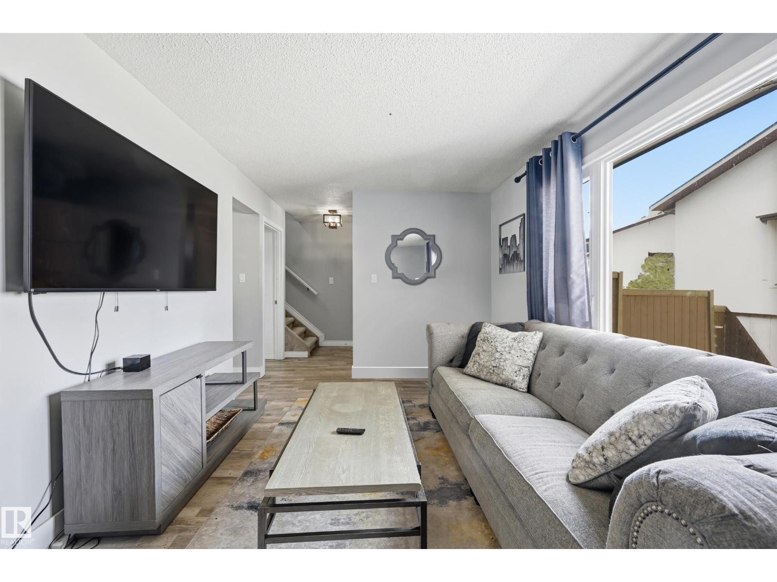 #9 8020 141 AV NW
