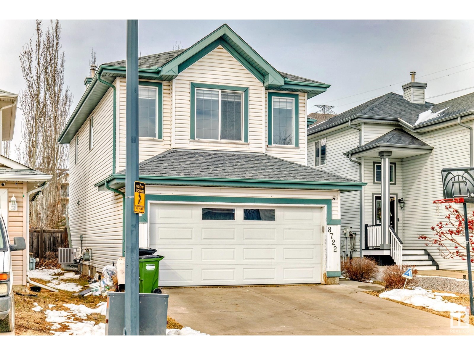8722 5 AV SW