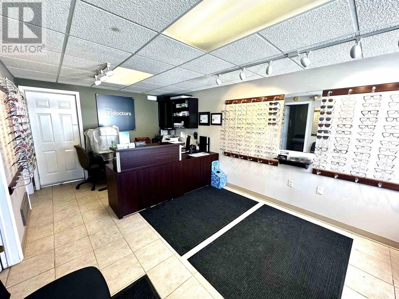 29 Broadway AVE - Photo 2