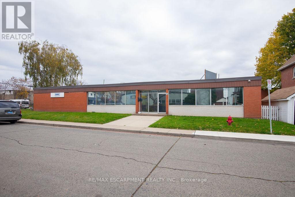 42 NIAGARA STREET E