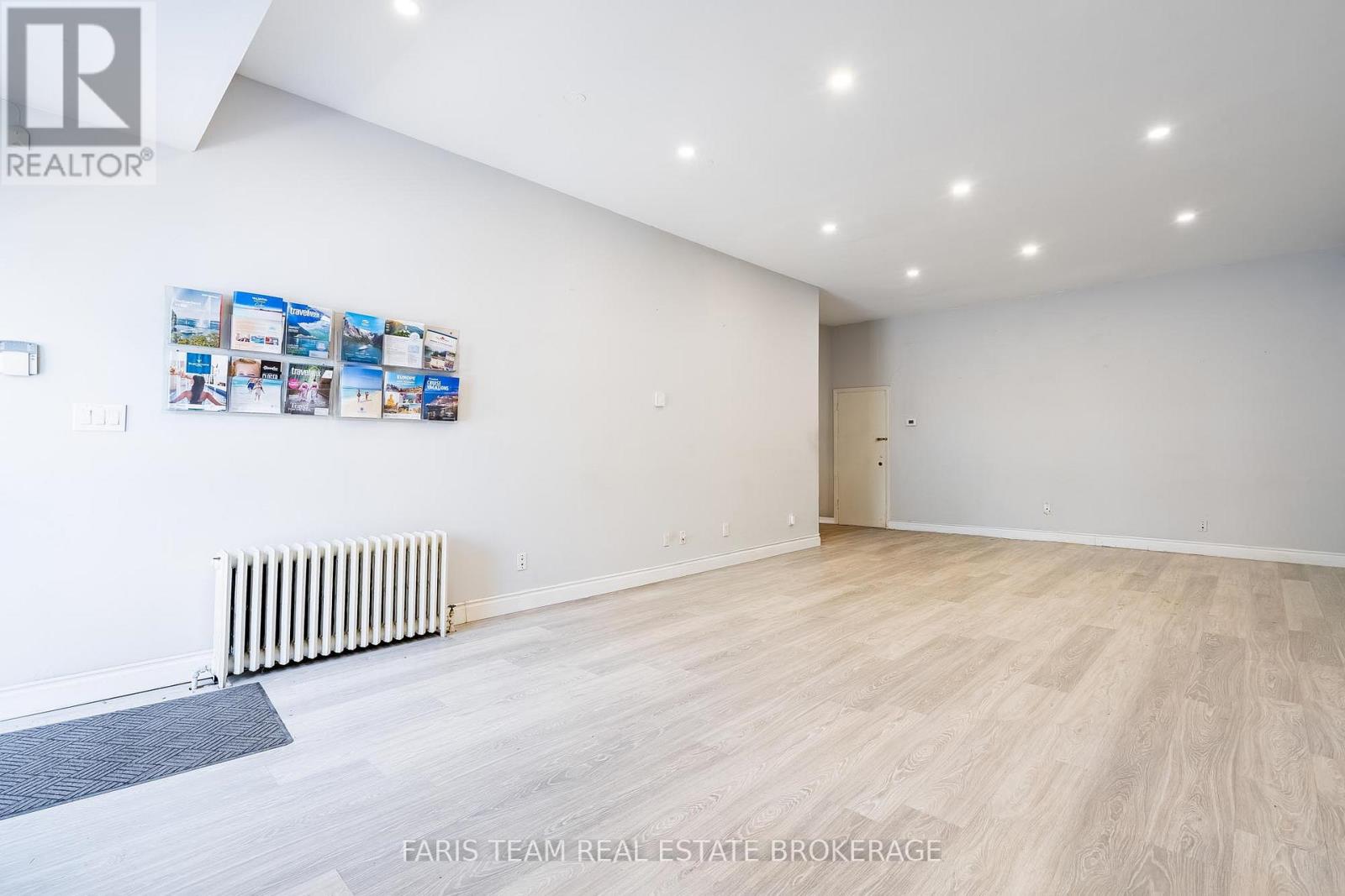 267 LAKESHORE ROAD E