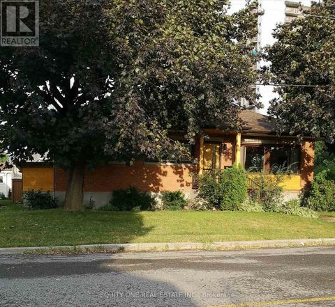 366 MARIA GORETTI CIRCLE Ottawa ON K1L7K8